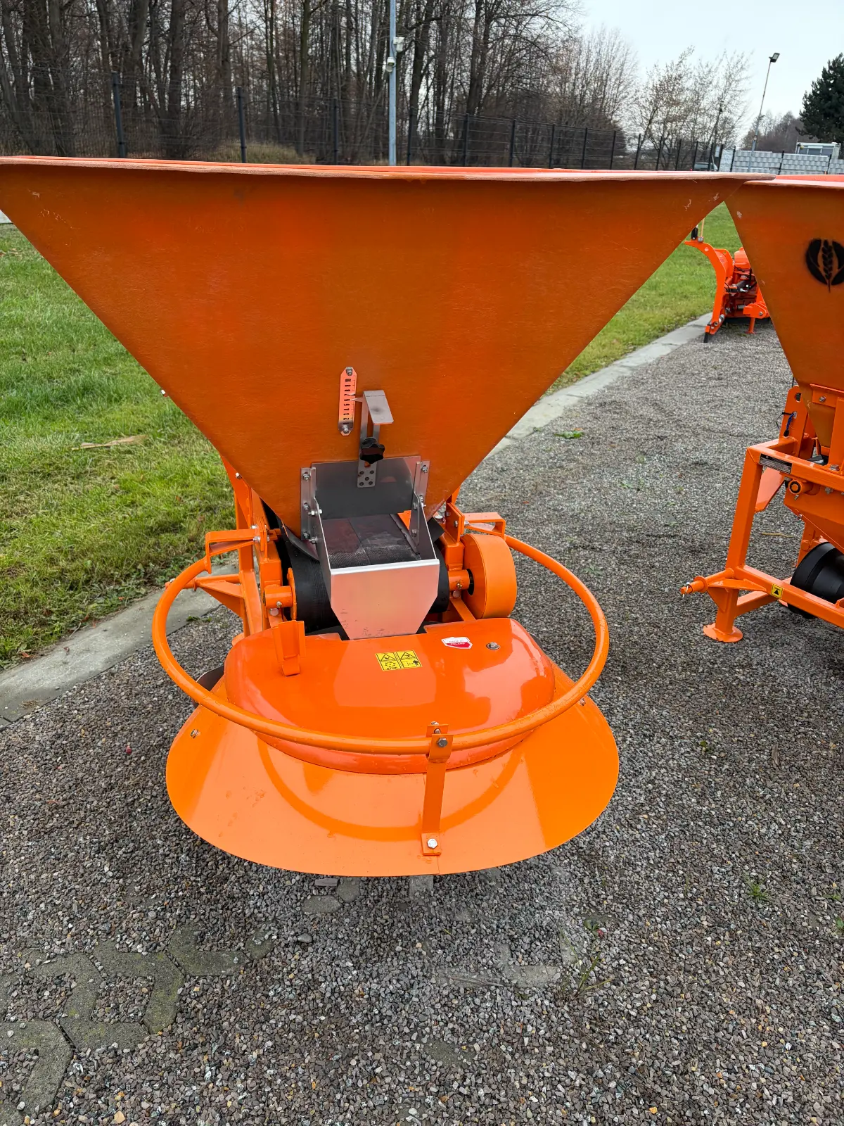 Posypywarka komunalna Motyl 600L do soli i piasku - POM Augustów | zdjęcie 9 z 9 | 36290 | Motofarma.pl