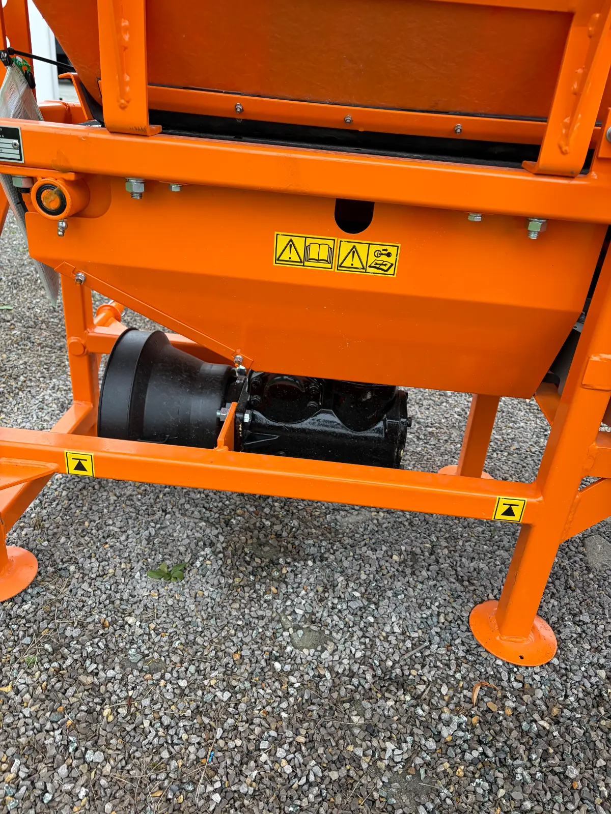 Posypywarka komunalna Motyl 600L do soli i piasku