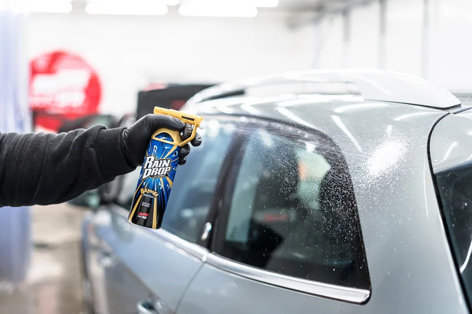Quick Detailer SOFT99 Rain Drop 300ml - Ochrona i Blask na Każdej Powierzchni | zdjęcie 3 z 4 | 47396 | Motofarma.pl