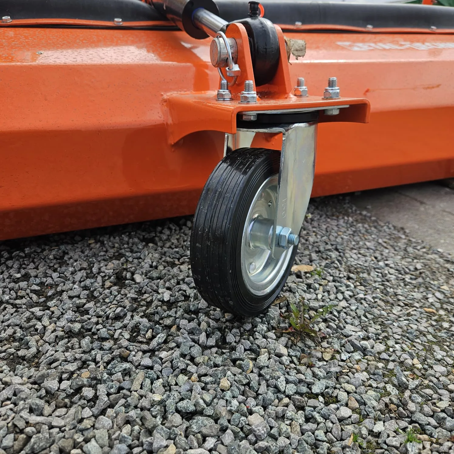 Zamiatarka MTS 140 Metal Technik + pojemnik na wodę + szczotka boczna