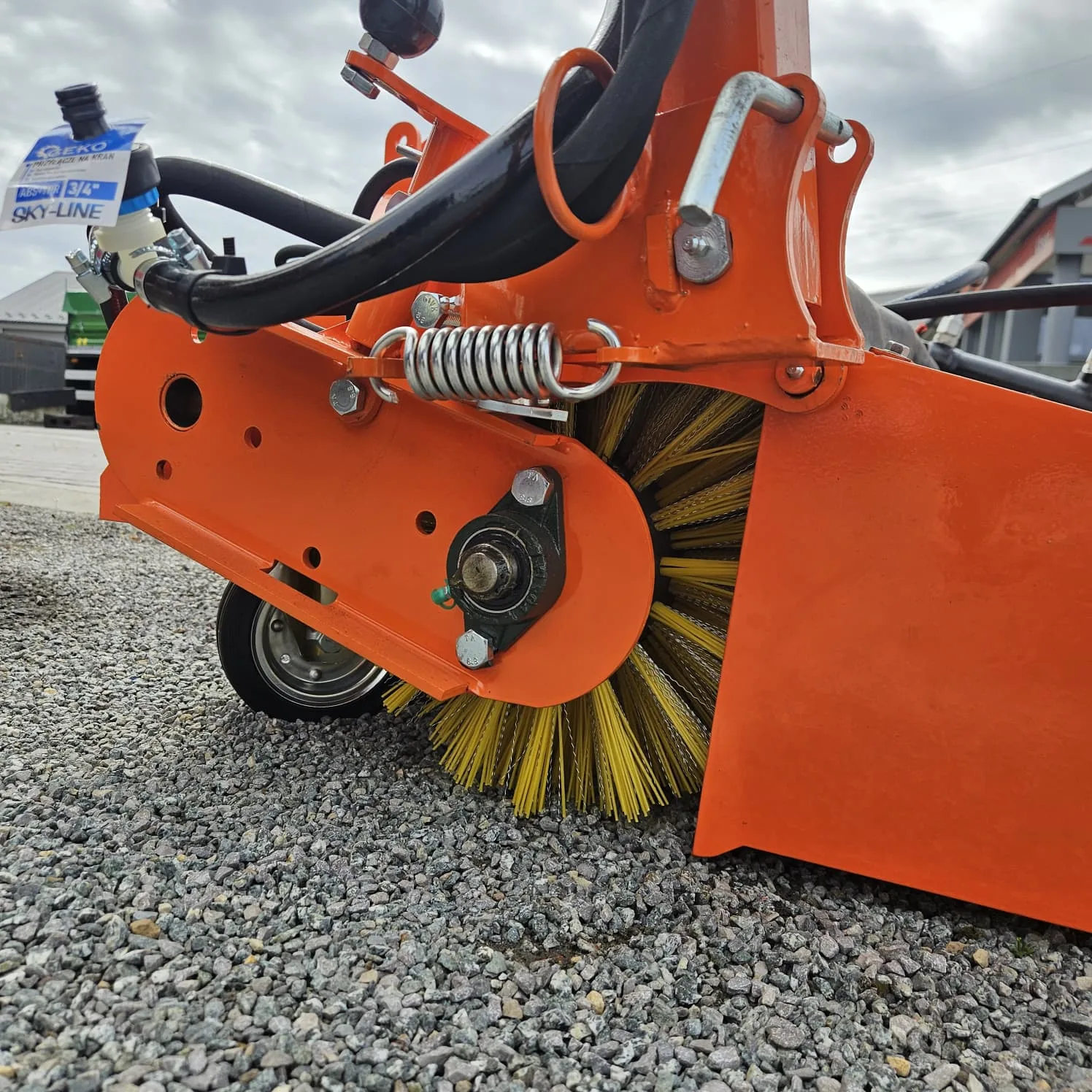 Zamiatarka MTS 140 Metal Technik + pojemnik na wodę + szczotka boczna