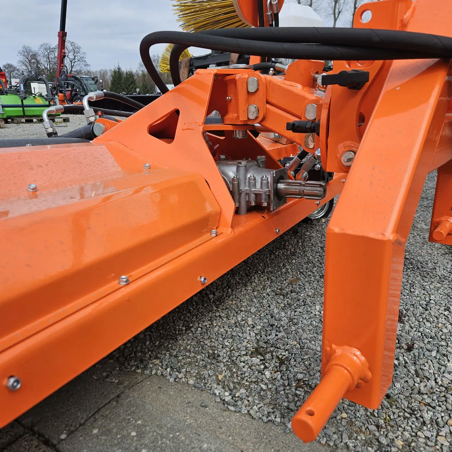 Zamiatarka MTS 140 Metal Technik + pojemnik na wodę + szczotka boczna