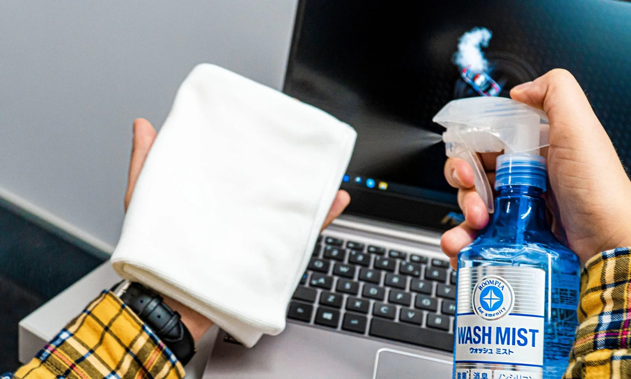 Preprat do czyszczenia wnętrza SOFT99 Wash Mist 300ml | zdjęcie 4 z 4 | 47377 | Motofarma.pl