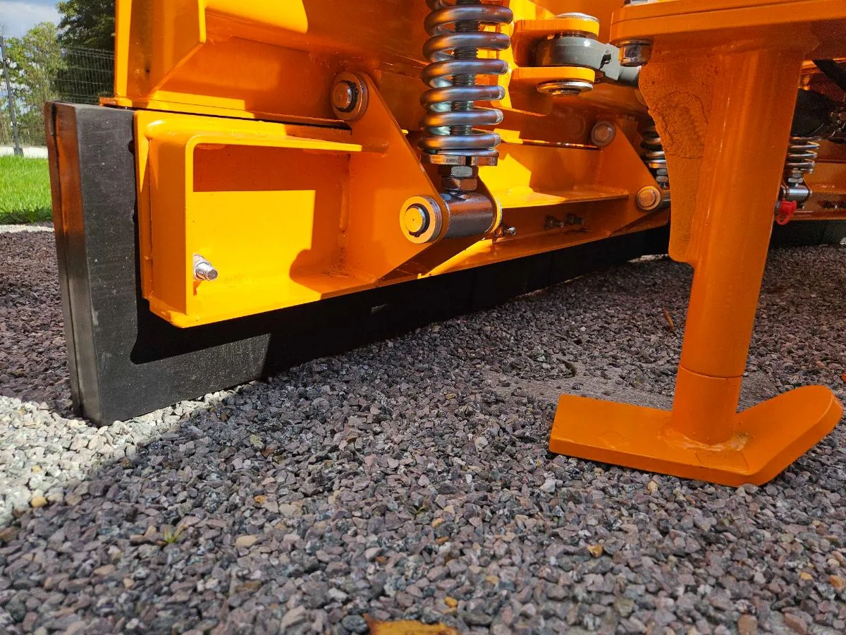 Pług do śniegu 2.5m-3.2m 75–150 KM TUZ EURO + sterownik | PVHU5P Volant - Metal-Technik | zdjęcie 10 z 15 | WC-8793 | Motofarma.pl