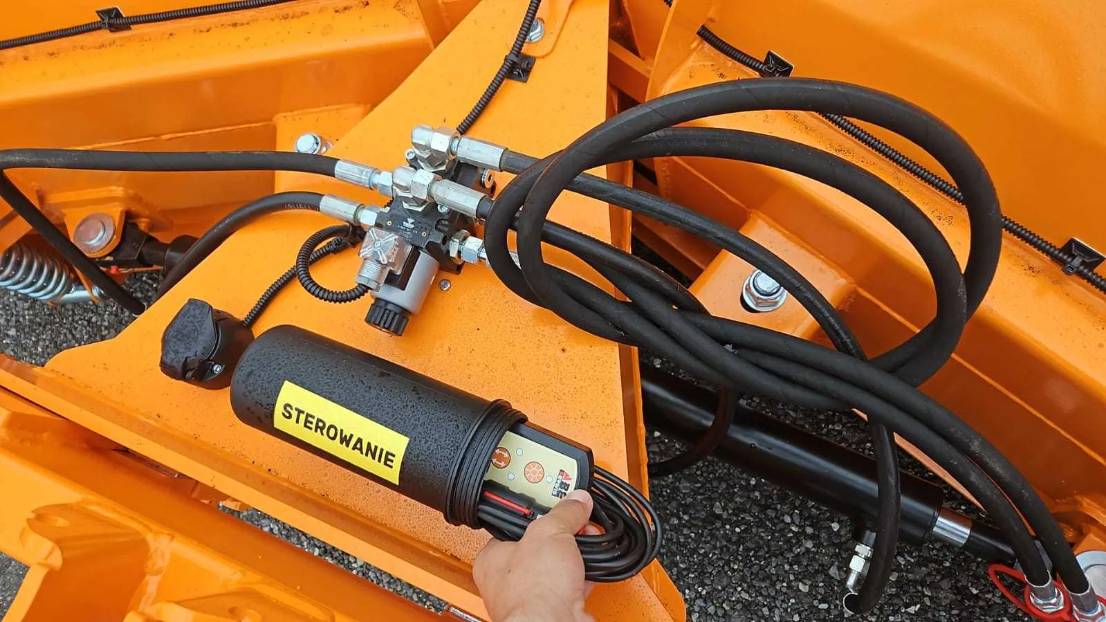 Pług do śniegu 2.5m-3.2m 75–150 KM TUZ EURO + sterownik | PVHU5P Volant - Metal-Technik | zdjęcie 5 z 15 | WC-8793 | Motofarma.pl