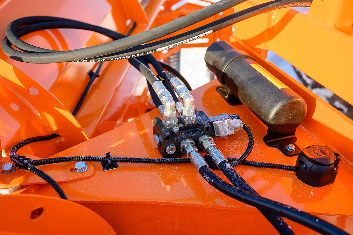 Pług do śniegu 2.5m-3.2m 75–150 KM TUZ EURO + sterownik | PVHU5P Volant - Metal-Technik | zdjęcie 3 z 15 | WC-8793 | Motofarma.pl