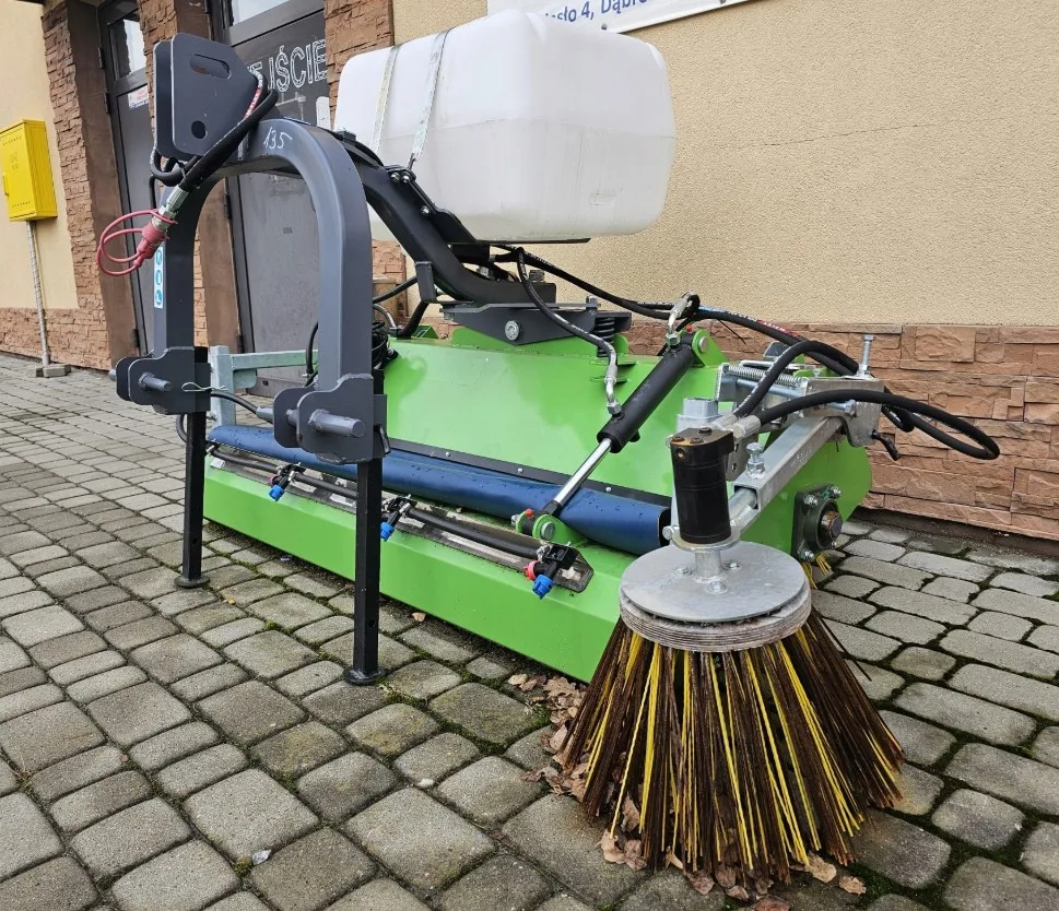 Zamiatarka uliczna Abra IGA Mini – 120 / 135 / 150 cm, do Kubota, Ursus, ISEKI - Metal-Technik | zdjęcie 3 z 7 | WC-11953 | Motofarma.pl