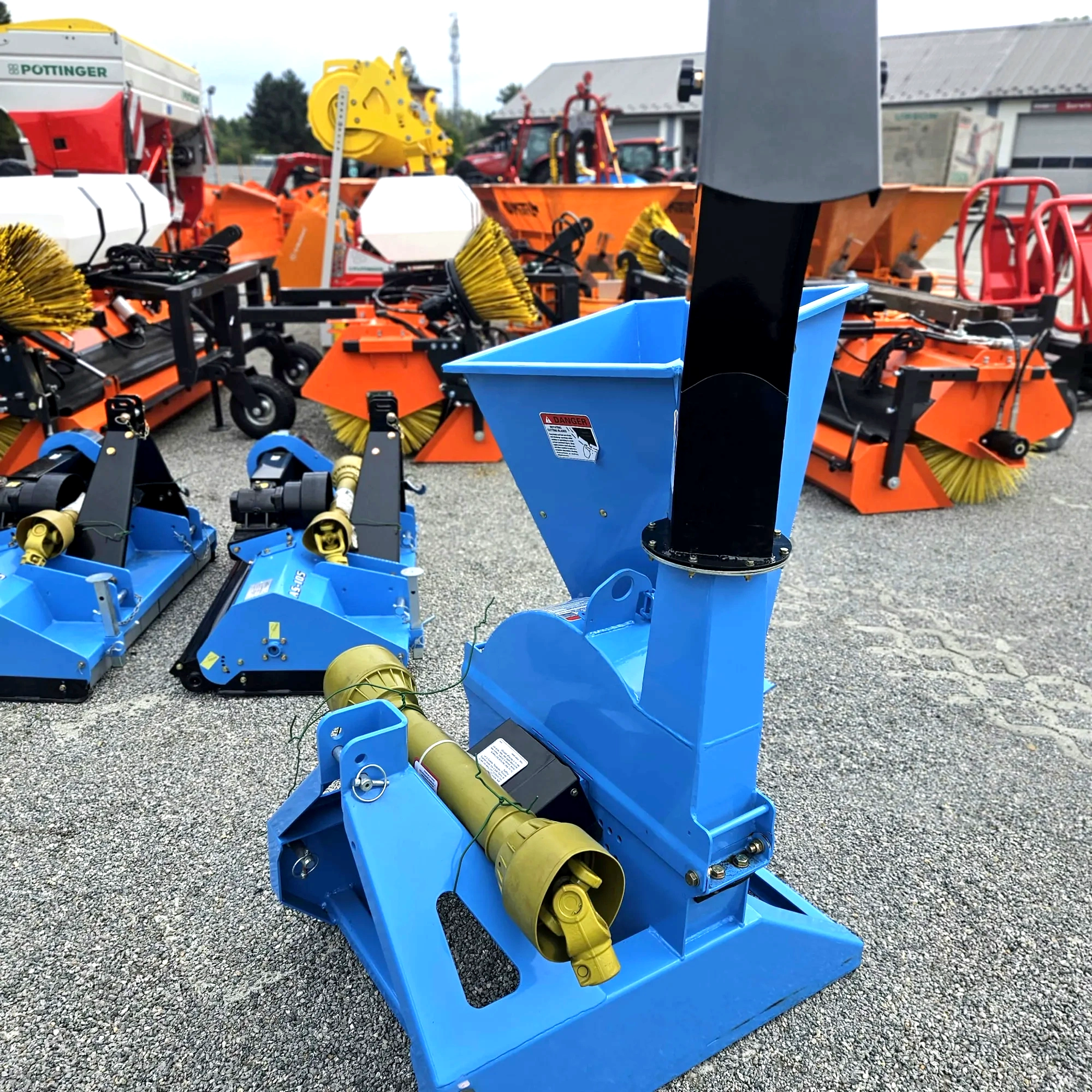 Rębak do gałęzi AGROSTAR na WOM do ciągnika 18-45 KM gałęzie 10 cm BX42