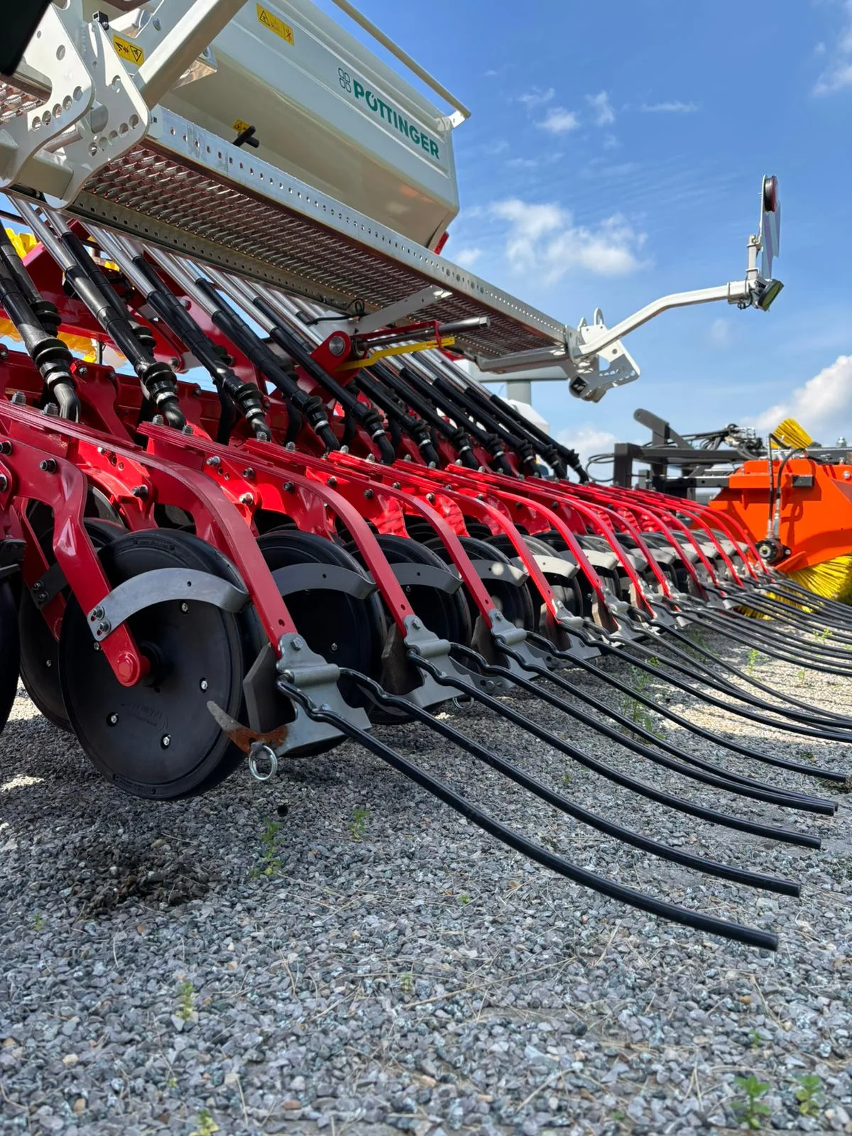Agregat uprawowo-siewny PÖTTINGER LION 3030 + VITASEM M 3000 DD | zdjęcie 4 z 9 | POT-LION3030-VITASEM3000DD | Motofarma.pl
