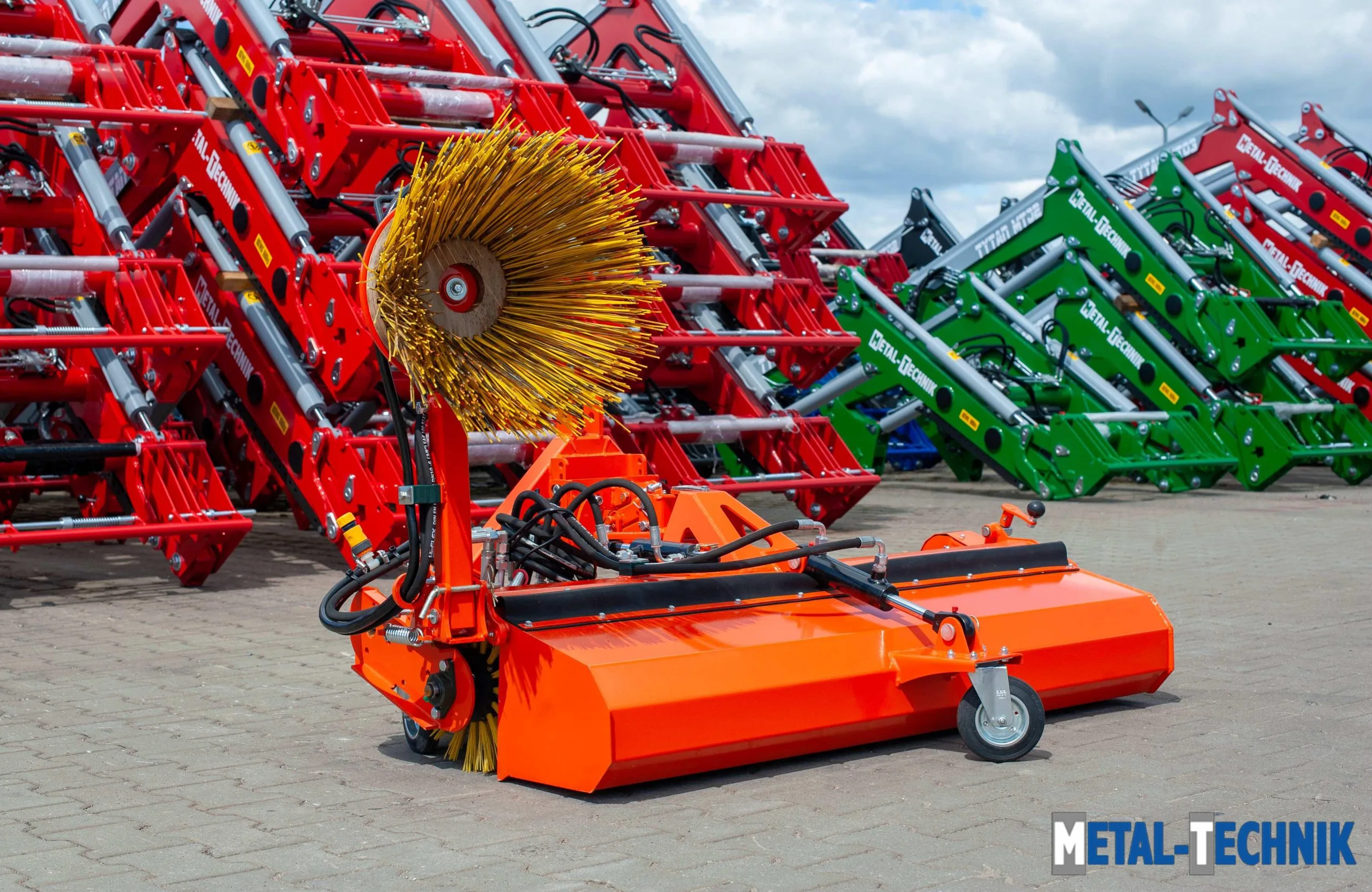 Zamiatarka komunalna MTS z WOM przedni TUZ - Metal-Technik | zdjęcie 11 z 14 | WC-8544 | Motofarma.pl