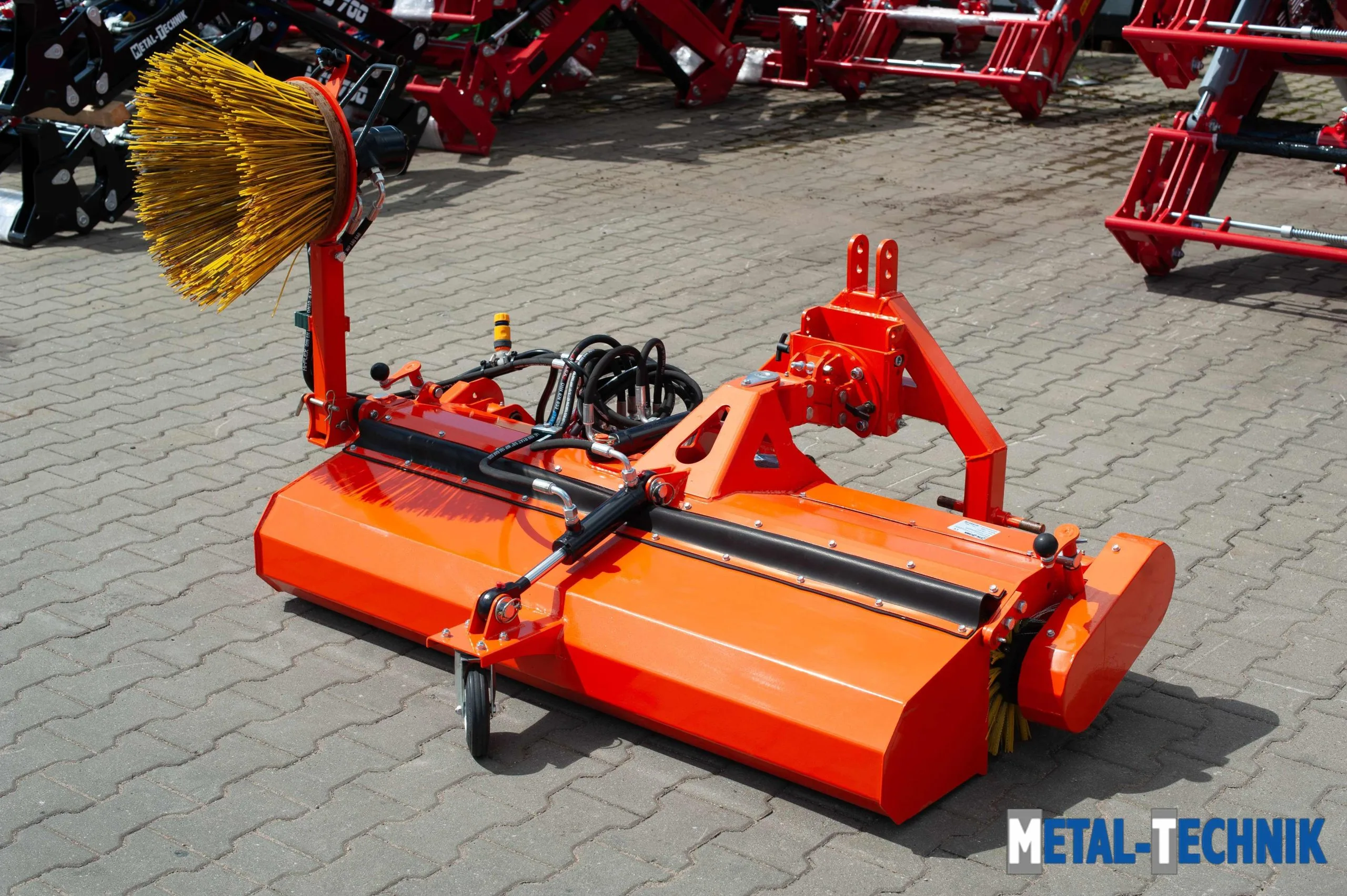 Zamiatarka komunalna MTS z WOM przedni TUZ - Metal-Technik | zdjęcie 9 z 14 | WC-8544 | Motofarma.pl