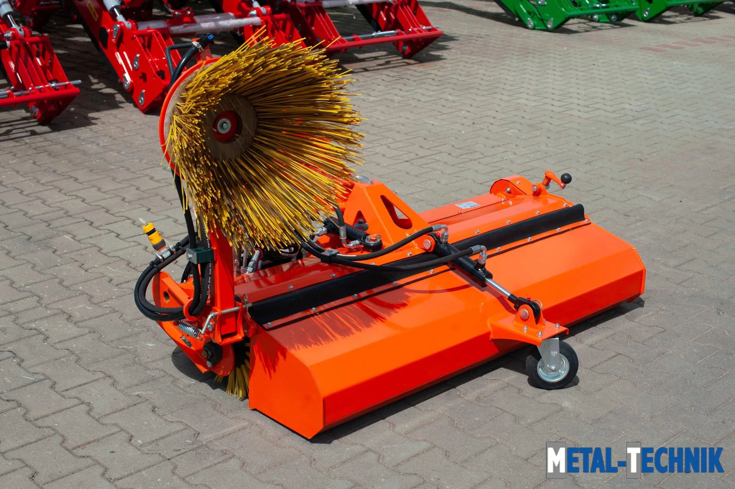 Zamiatarka komunalna MTS z WOM przedni TUZ - Metal-Technik | zdjęcie 8 z 14 | WC-8544 | Motofarma.pl