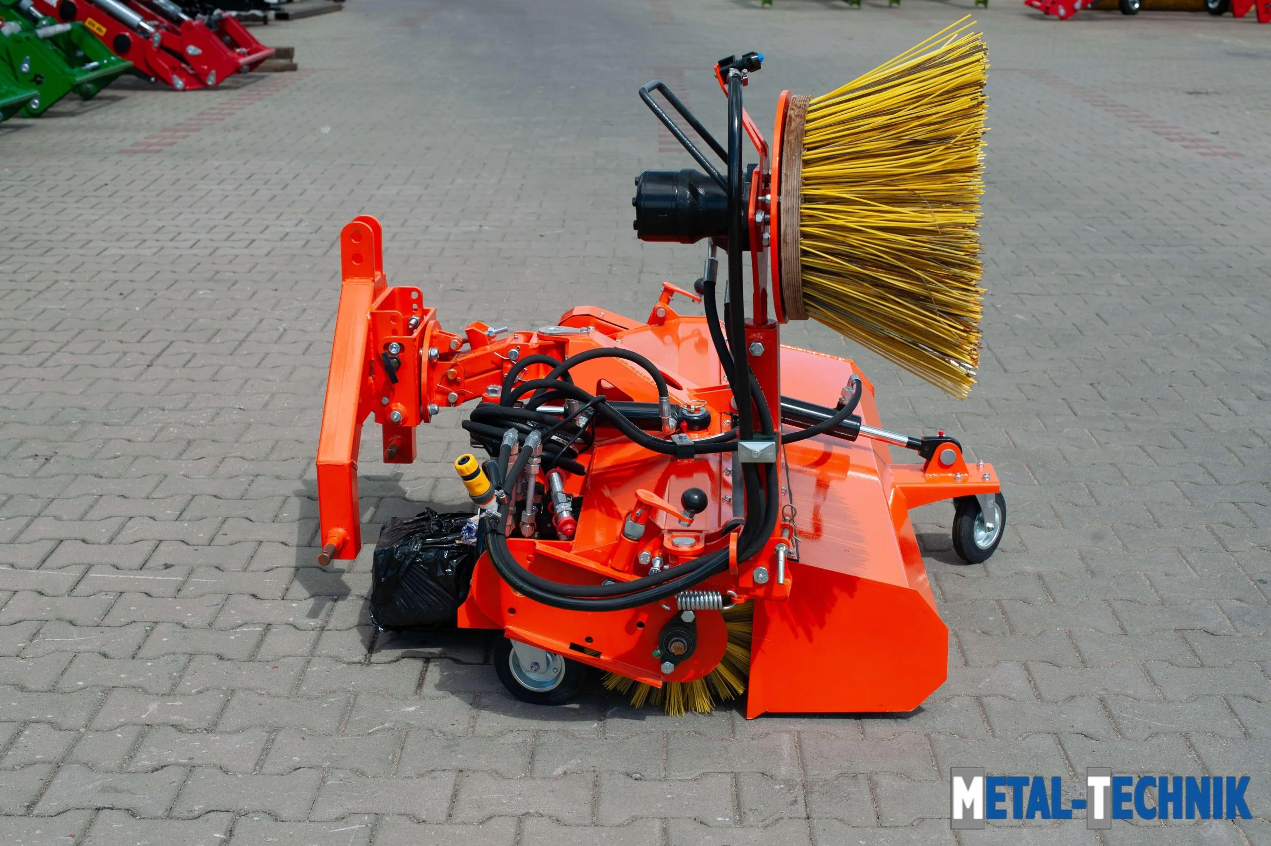 Zamiatarka komunalna MTS z WOM przedni TUZ - Metal-Technik | zdjęcie 7 z 14 | WC-8544 | Motofarma.pl