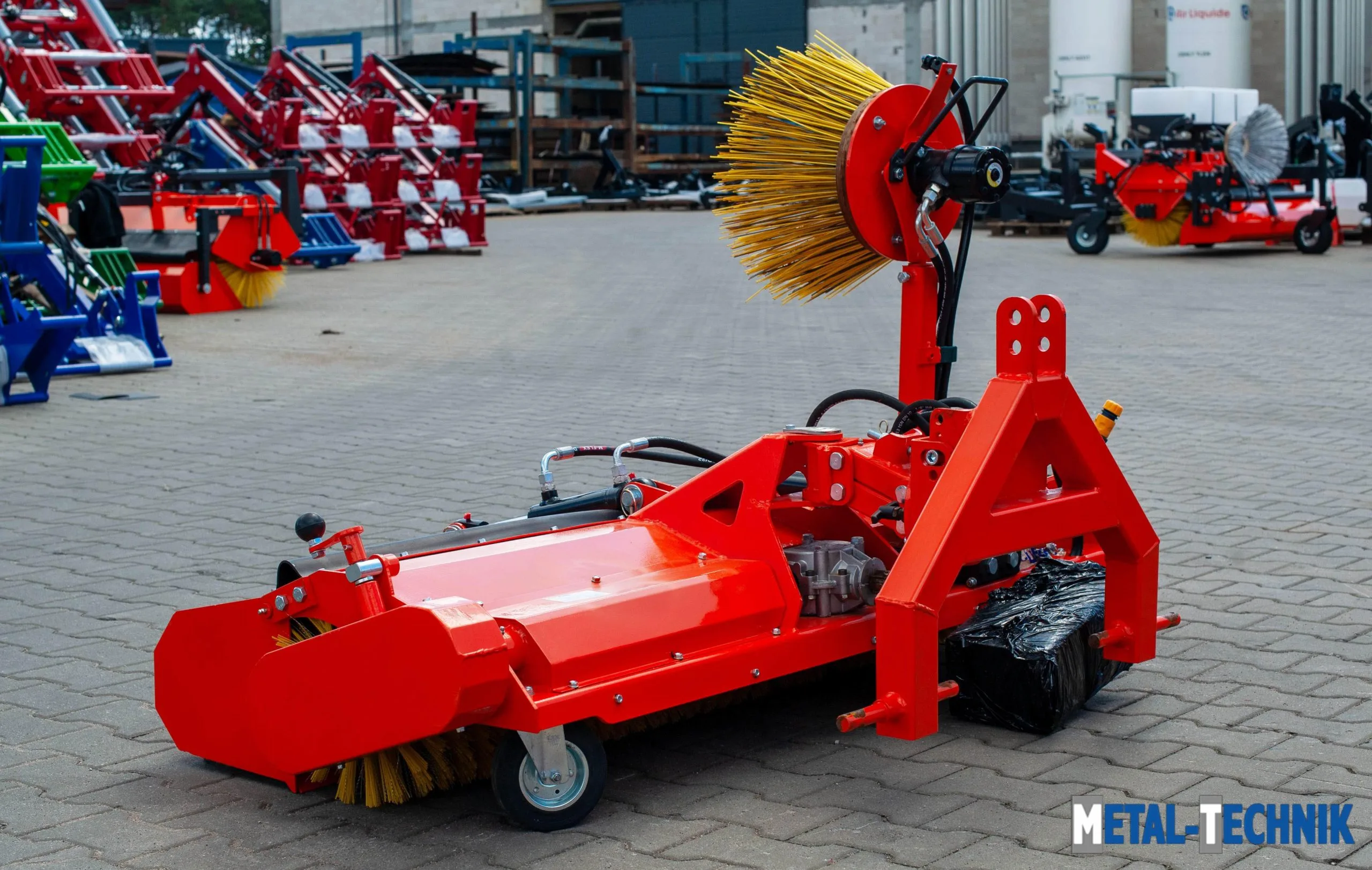 Zamiatarka komunalna MTS z WOM przedni TUZ - Metal-Technik | zdjęcie 5 z 14 | WC-8544 | Motofarma.pl