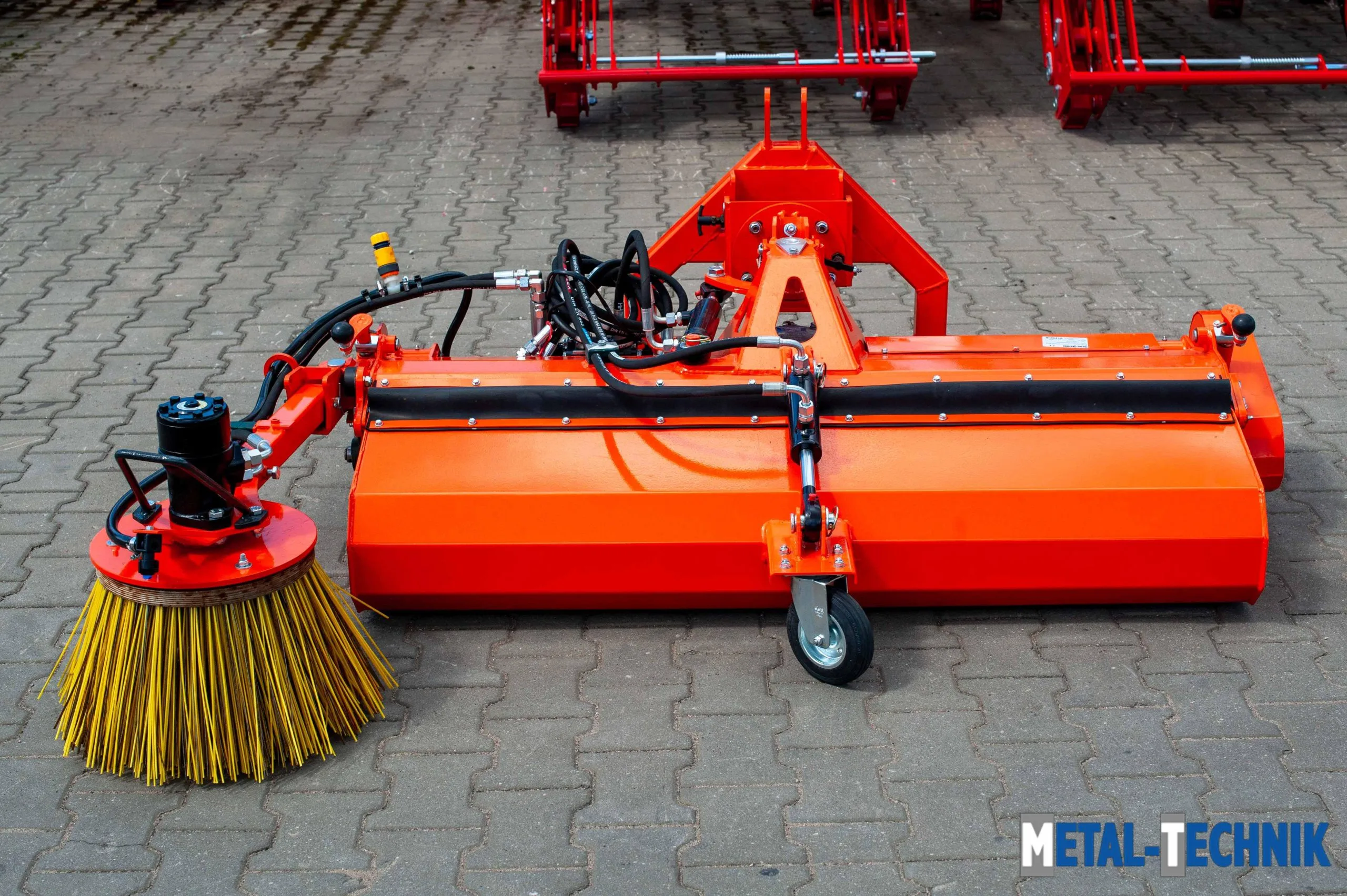 Zamiatarka komunalna MTS z WOM przedni TUZ - Metal-Technik | zdjęcie 4 z 14 | WC-8544 | Motofarma.pl