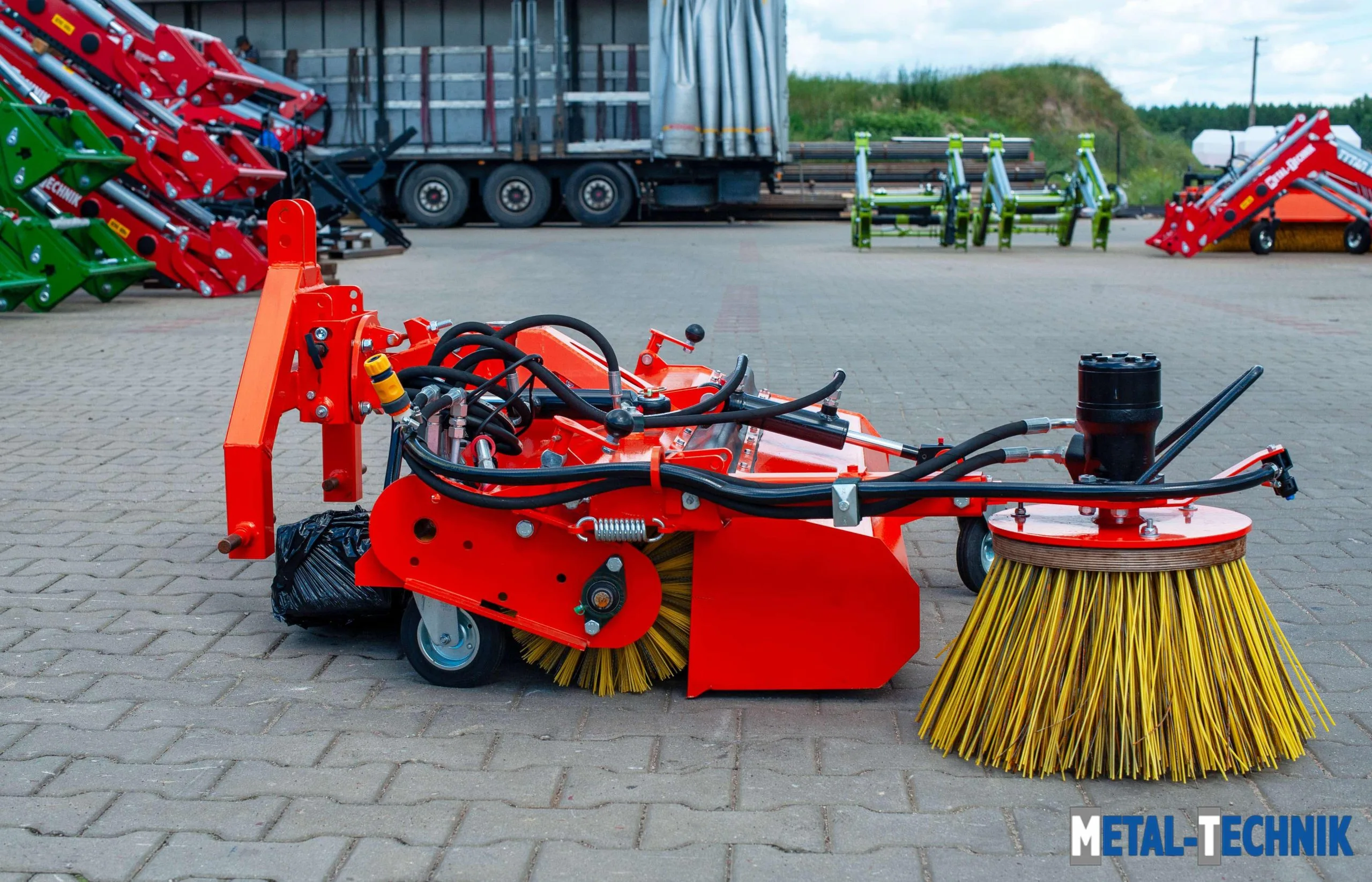 Zamiatarka komunalna MTS z WOM przedni TUZ