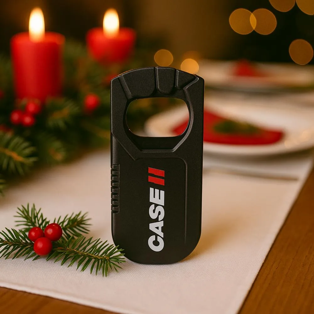 ŚWIĄTECZNY ZESTAW PREZENTOWY DLA ROLNIKA CASE IH - KUFEL+CZAPKA ZIMOWA+BRELOK+OKULARY+OTWIERACZ | zdjęcie 6 z 10 | prezent_2 | Motofarma.pl