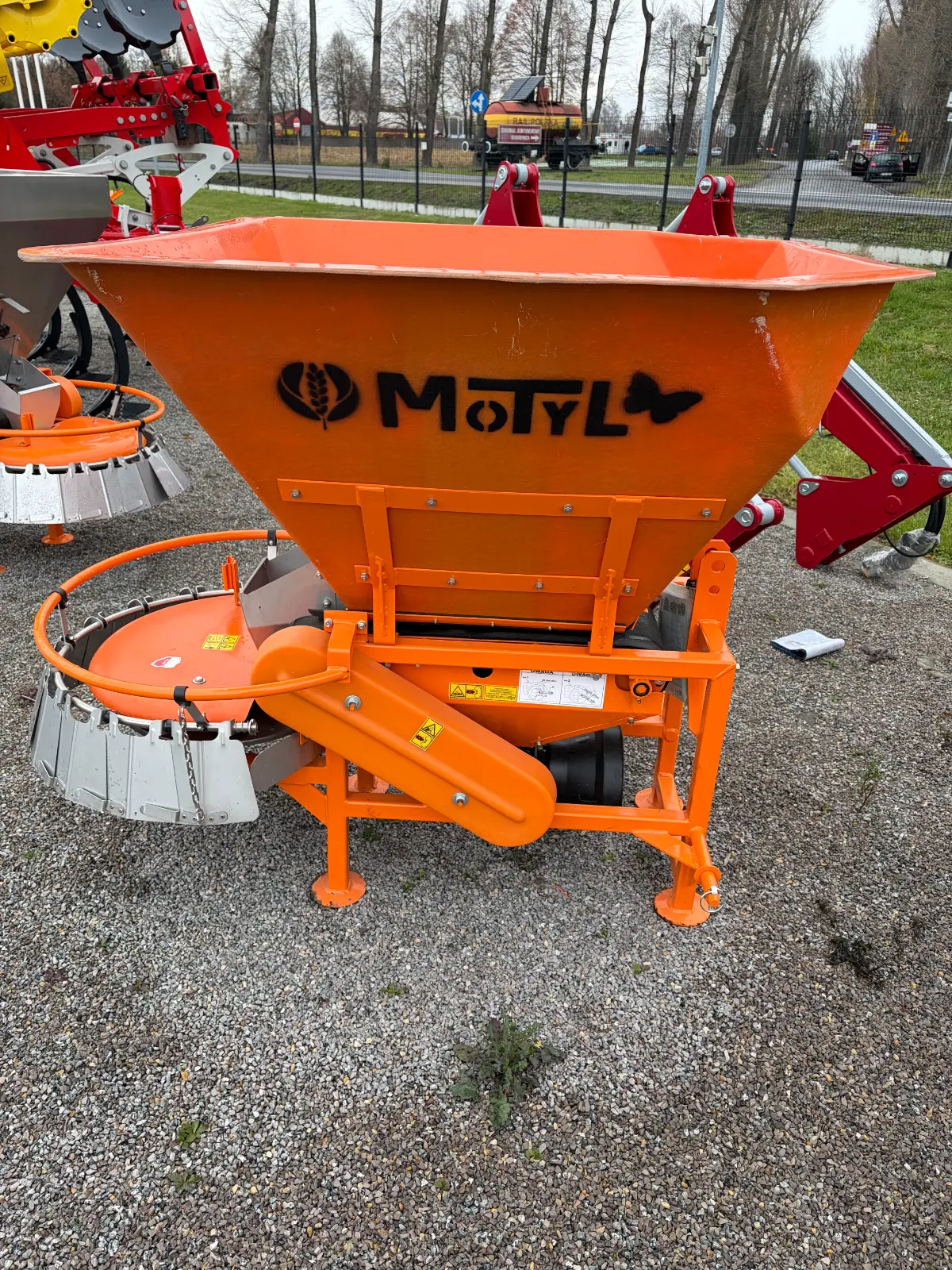 Posypywarka komunalna Motyl 400L do soli i piasku przystawka komunalna - Metal-Technik | zdjęcie 5 z 10 | WC-9248 | Motofarma.pl