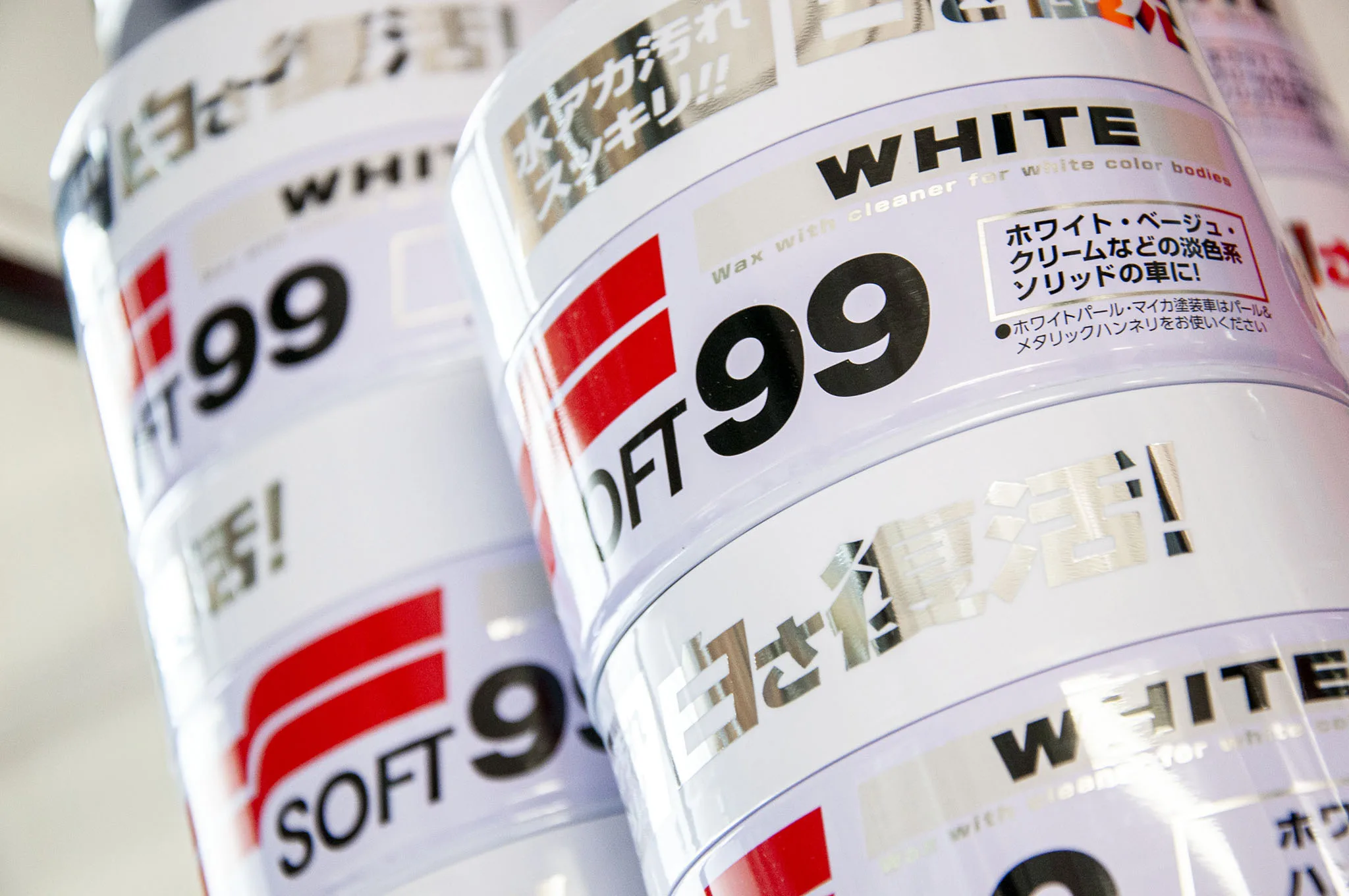 SOFT99 WHITE SOFT WAX WOSK DO JASNYCH LAKIERÓW 350G | zdjęcie 4 z 4 | F7AC8B | Motofarma.pl