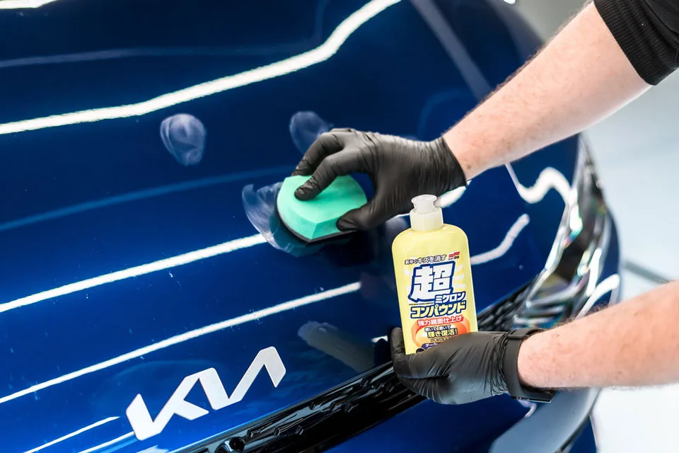 Soft99 micro liquid compound dark &amp; black do usuwania zacieków po wodzie ciemne lakiery 250ml gąbka gratis | zdjęcie 4 z 5 | 47417 | Motofarma.pl