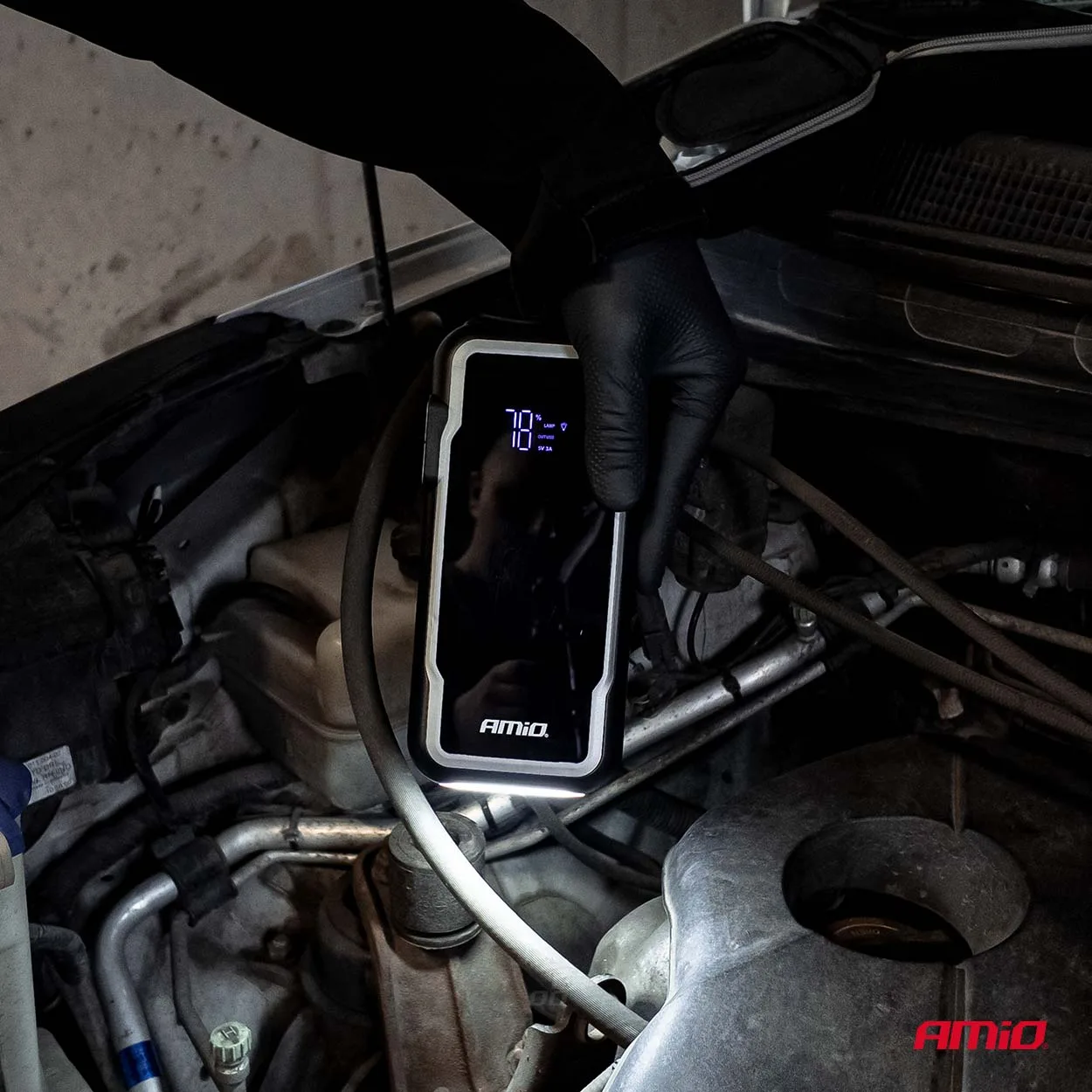 Urządzenie rozruchowe 3w1 booster powerbank latarka LED 12V 12Ah - Amio | zdjęcie 4 z 9 | A04678 | Motofarma.pl