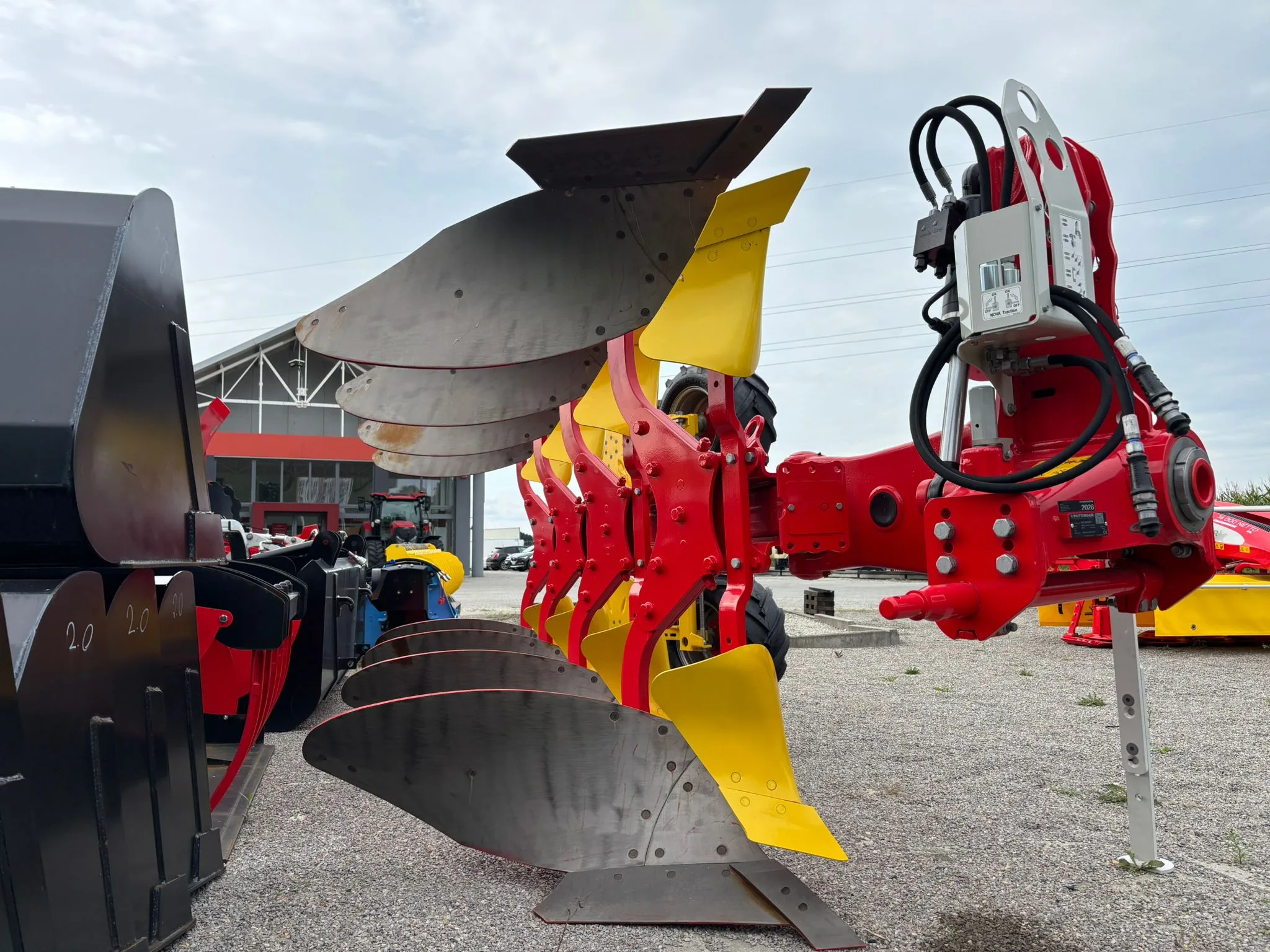 Pług obrotowy PÖTTINGER SERVO 3000 — 4 skiby | zdjęcie 4 z 5 | POT-SERVO3000-4 | Motofarma.pl