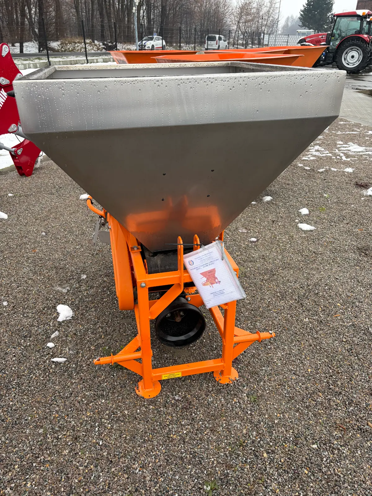 Posypywarka komunalna Motyl 600L do soli i piasku przystawka komunalna blacha kwasoodporna - Metal-Technik | zdjęcie 5 z 8 | WC-9265 | Motofarma.pl