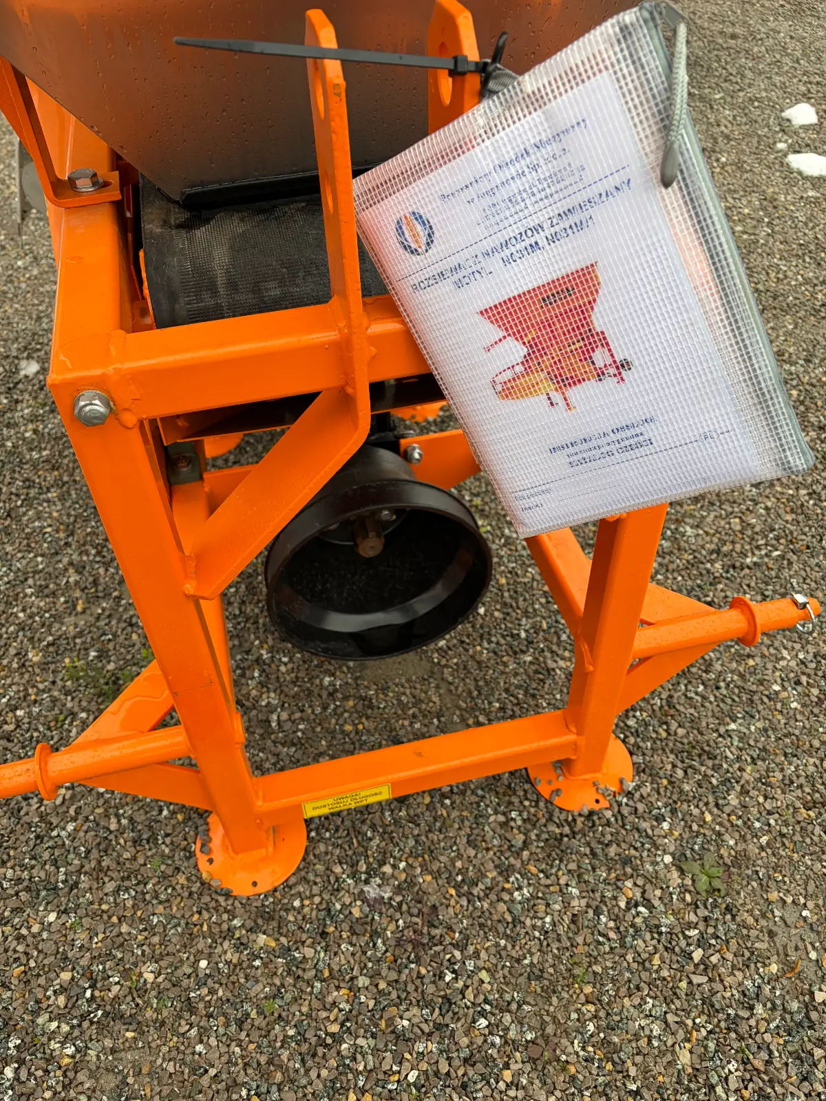 Posypywarka komunalna Motyl 600L do soli i piasku przystawka komunalna blacha kwasoodporna - Metal-Technik | zdjęcie 6 z 8 | WC-9265 | Motofarma.pl