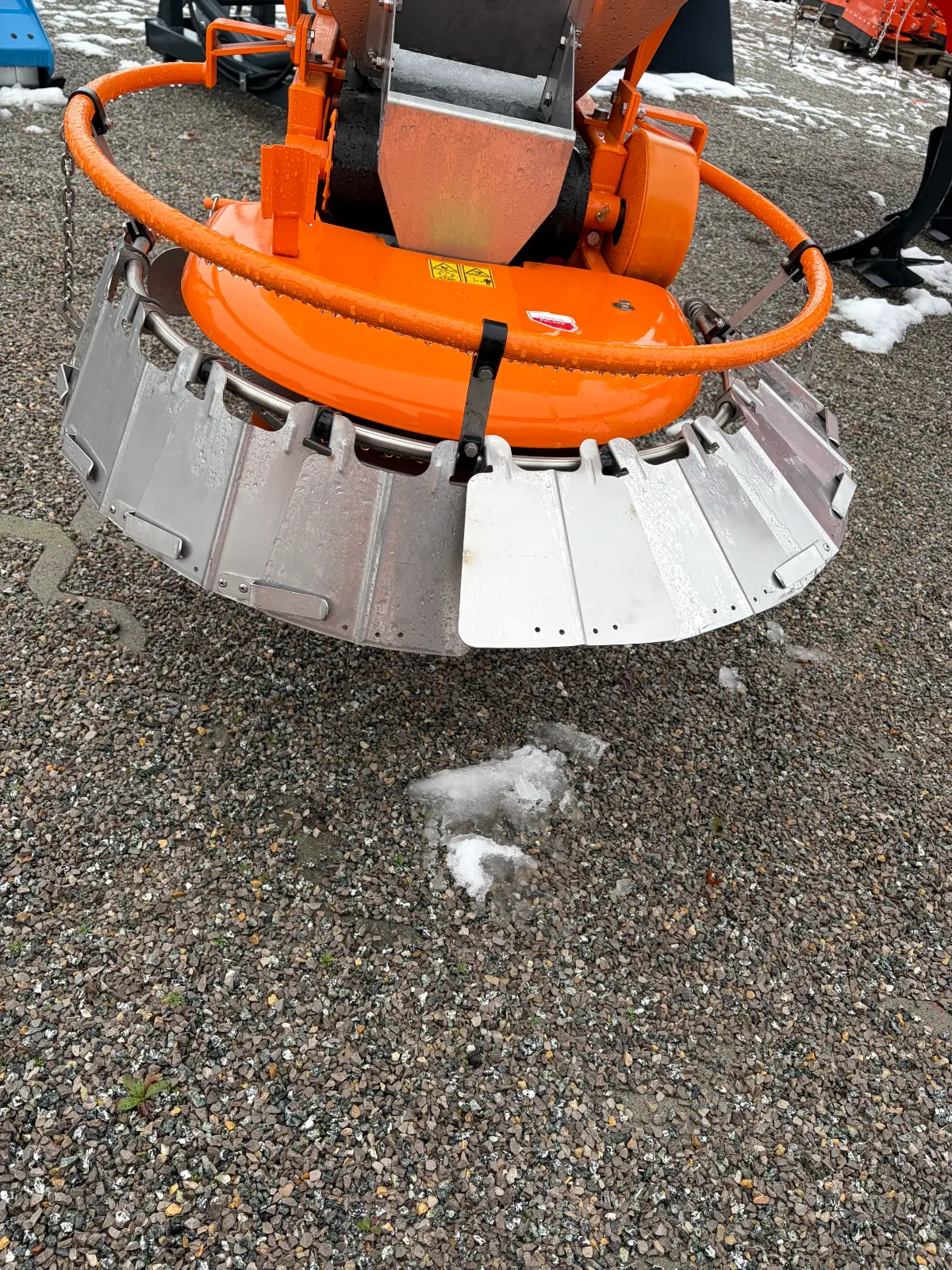 Posypywarka komunalna Motyl 600L do soli i piasku przystawka komunalna blacha kwasoodporna - Metal-Technik | zdjęcie 8 z 8 | WC-9265 | Motofarma.pl